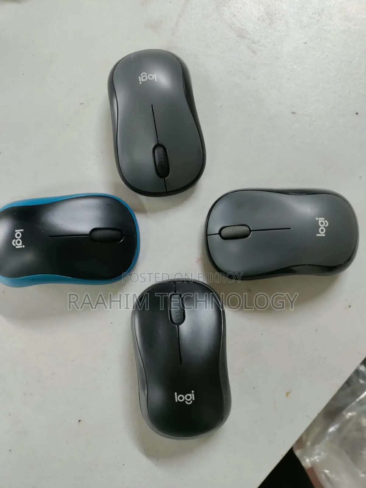 Logitech Wireless Mouse (লজিটেক ওয়্যারলেস মাউস) একদম ফ্রেশ কন্ডিশন।