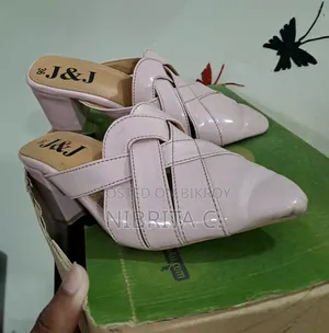 মহিলাদের হিল জুতো