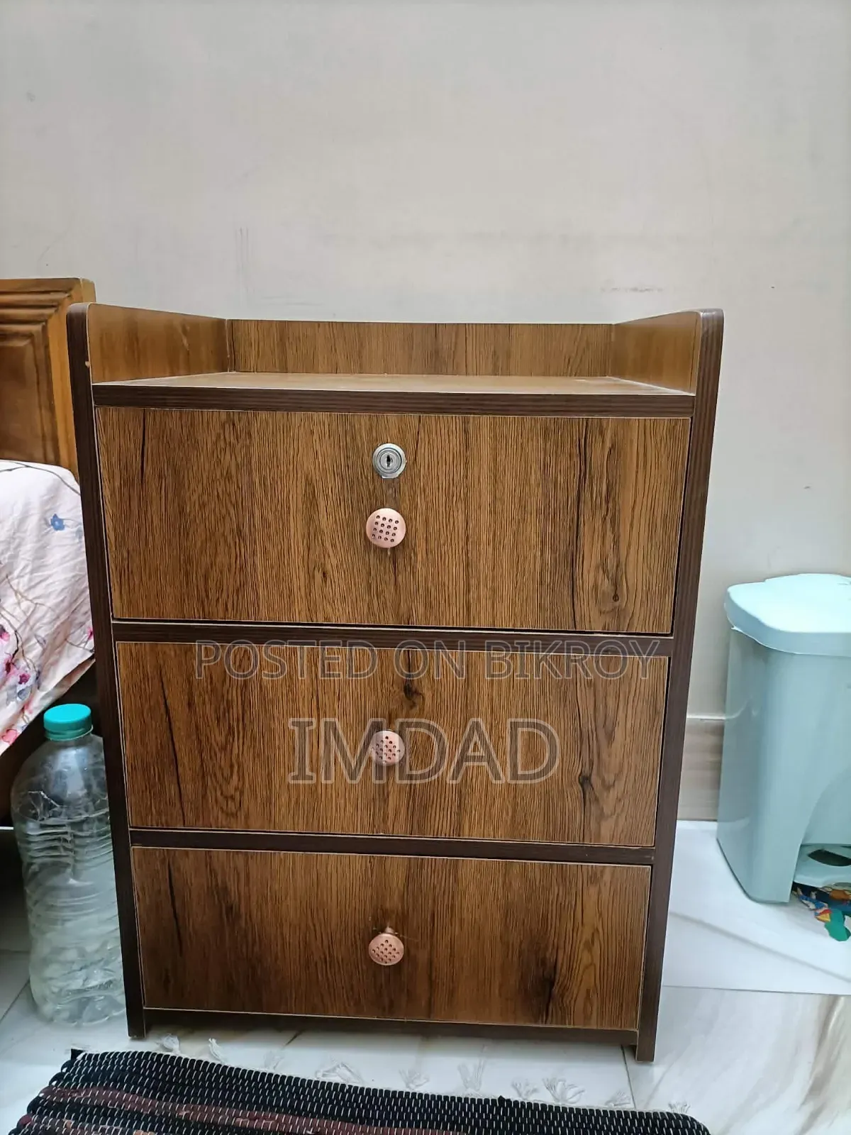 বেড সাইড টেবিল