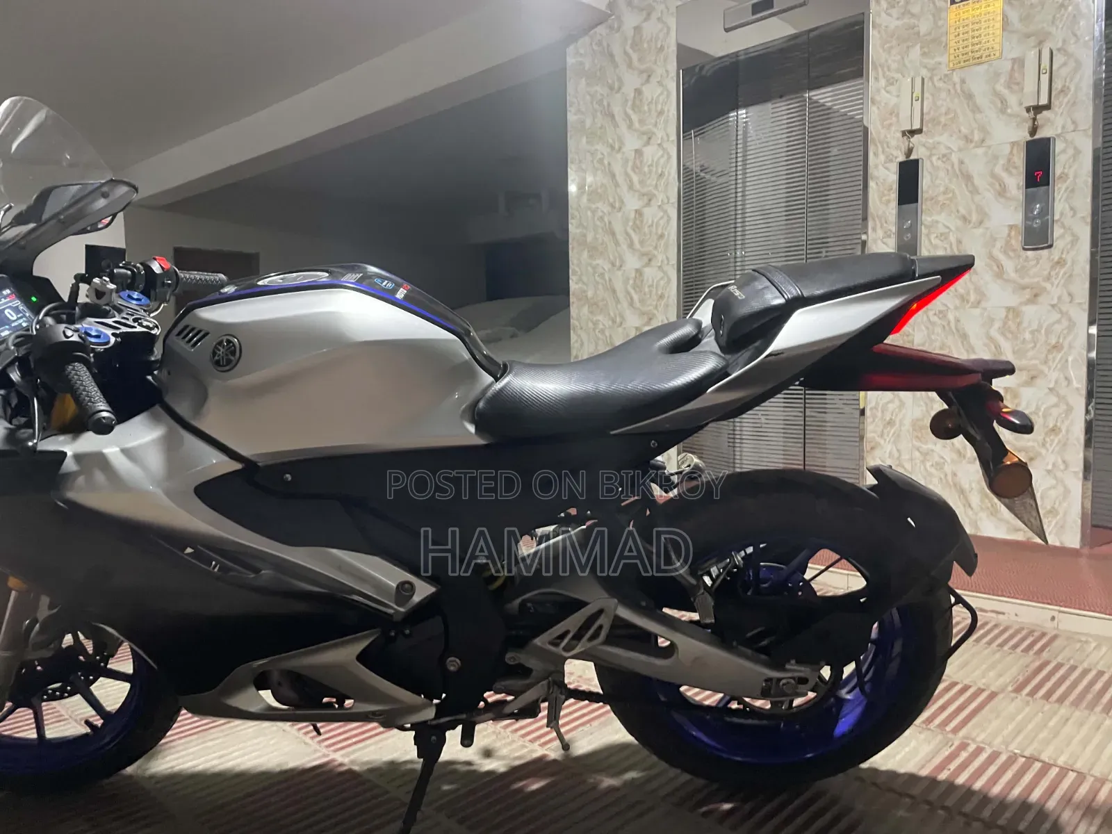 নিউ ইয়ামাহা আর১৫এম ২০২৩ সিলভার