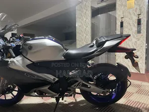নিউ ইয়ামাহা আর১৫এম ২০২৩ সিলভার