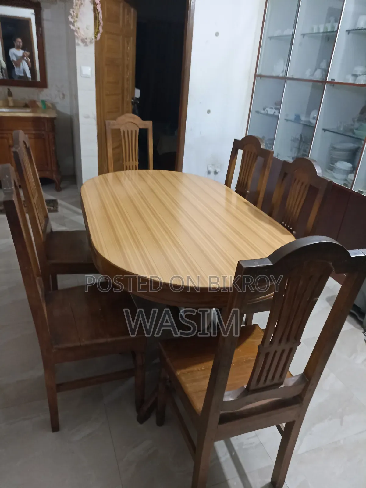ডাইনিং টেবিল