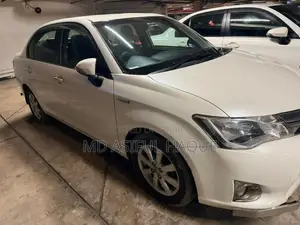 Toyota Axio 1.5 Hybrid Two-Wheel Drive 2014 Pearl