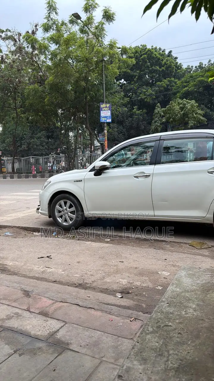 Toyota Axio 1.5 Hybrid Two-Wheel Drive 2014 Pearl