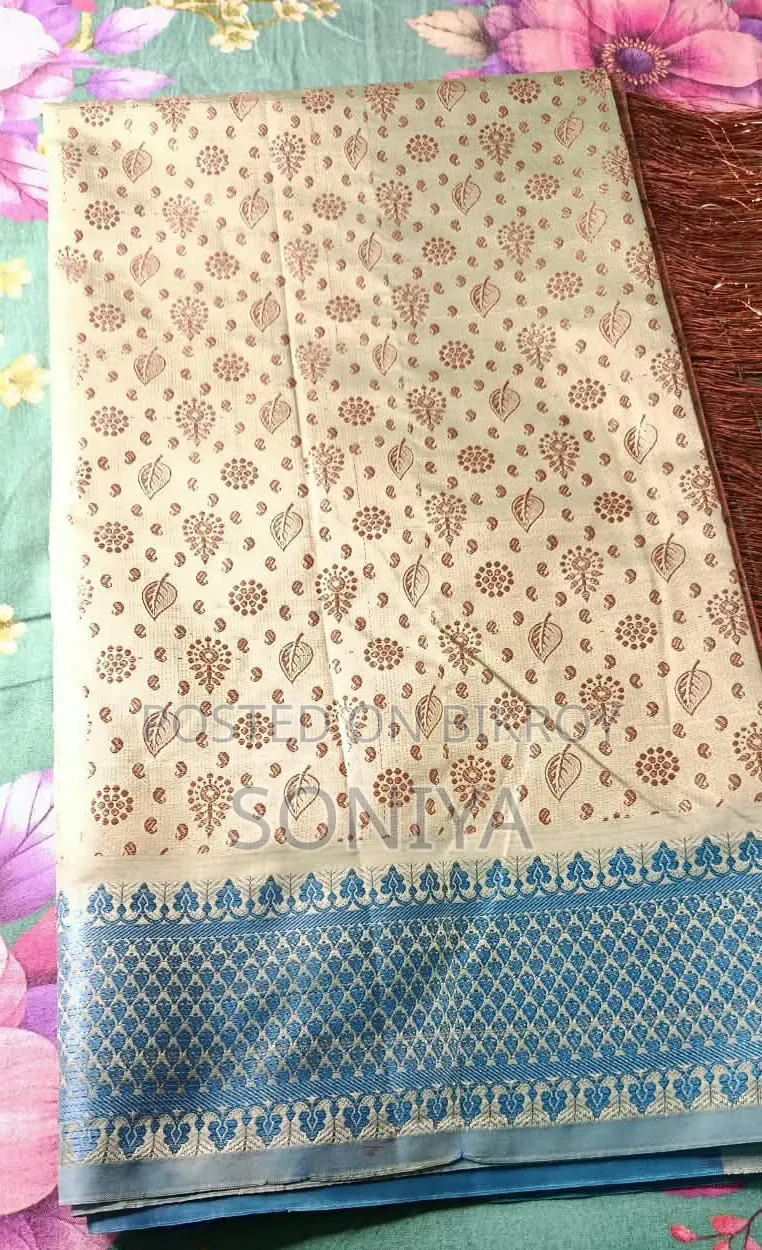 পূজা স্পেশাল ব্লাউজপিস সহ সফট জরী কাতান শাড়ি
