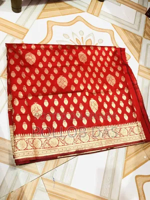 চমৎকার লাল বেনারসি কাতান শাড়ি (মাত্র একবার পড়া)