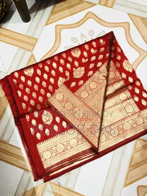 চমৎকার লাল বেনারসি কাতান শাড়ি (মাত্র একবার পড়া)