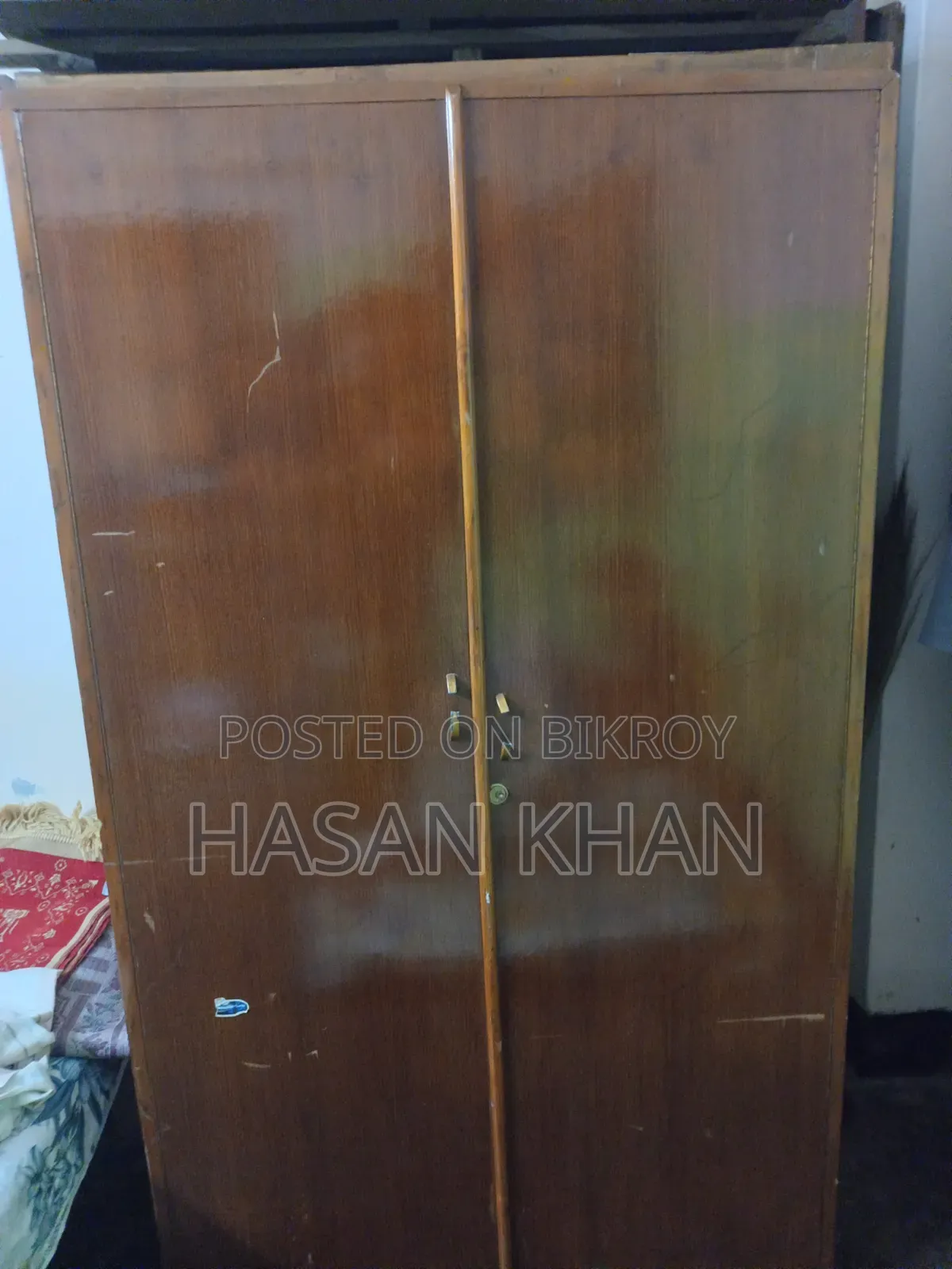 কাঠের আলমারি