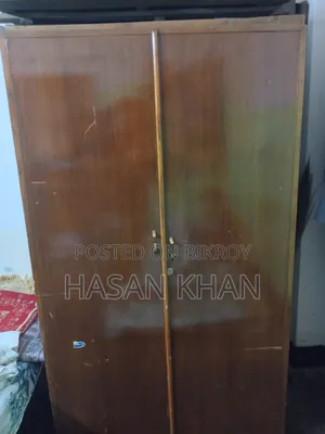 কাঠের আলমারি