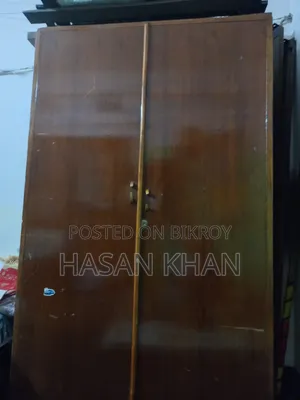কাঠের আলমারি