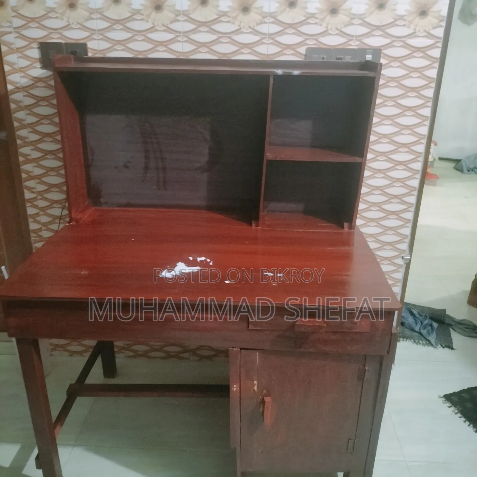 পড়ার এবং কম্পিউটার টেবিল বিক্রয়