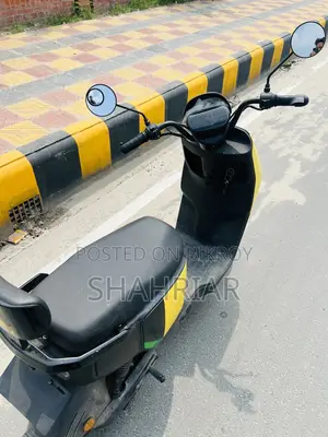Revoo Electric Scooty