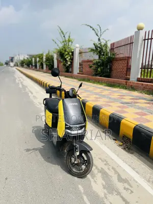 Revoo Electric Scooty
