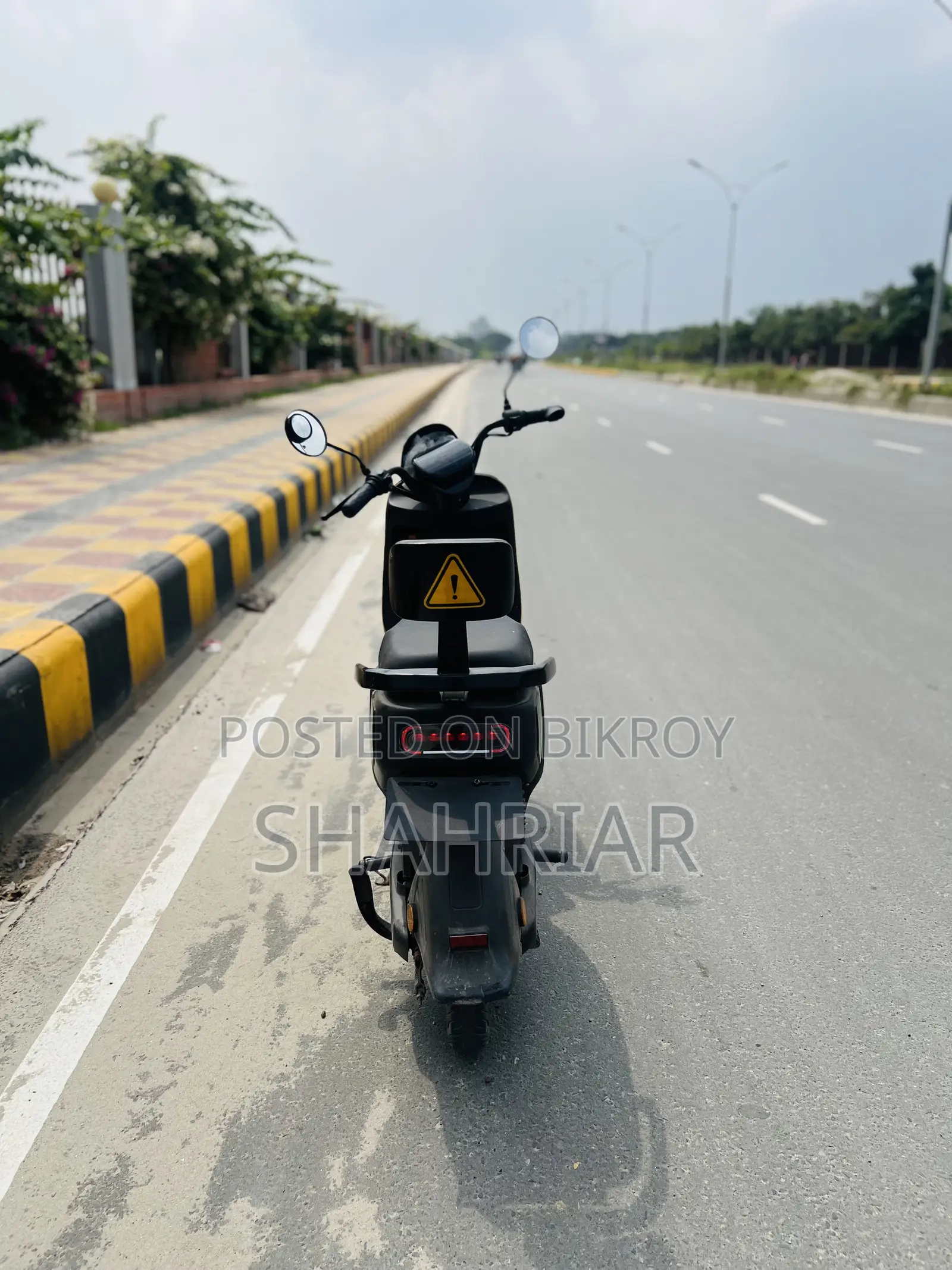 Revoo Electric Scooty