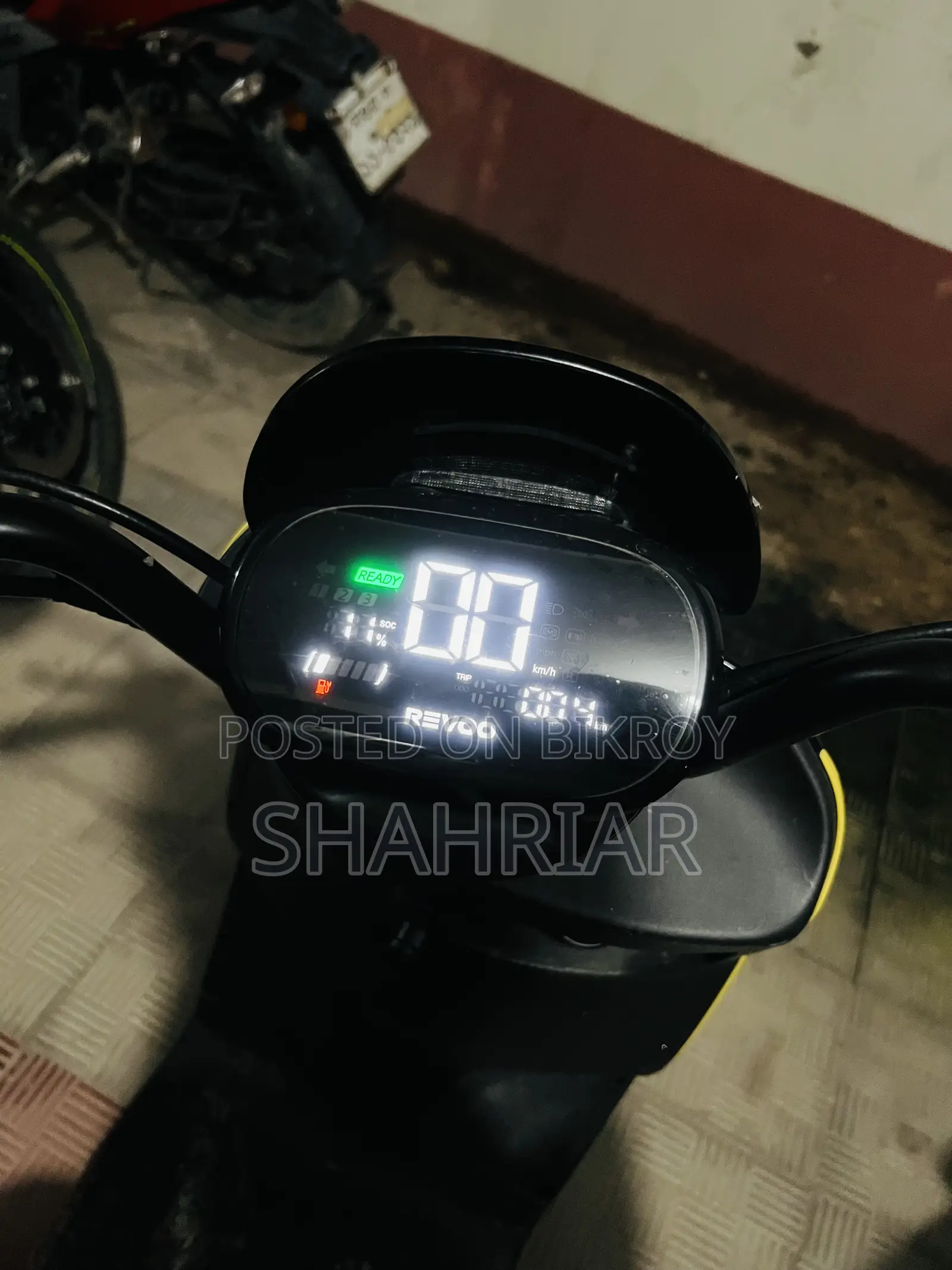 Revoo Electric Scooty