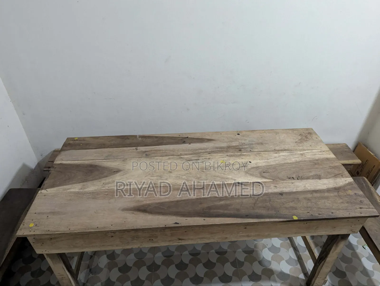 কাঠের টেবিল ও ৫ টি টুল