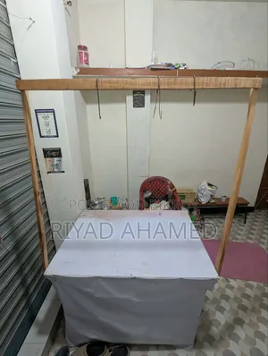 কাঠের টেবিল ও ৫ টি টুল