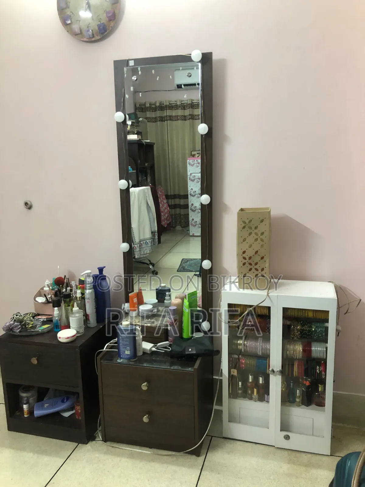 ড্রেসিং টেবিল