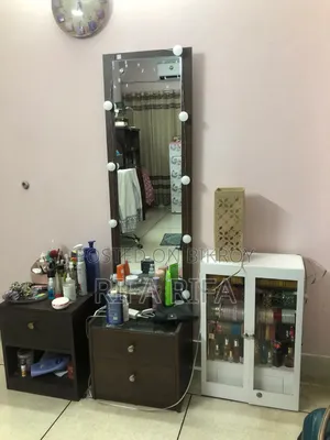 ড্রেসিং টেবিল