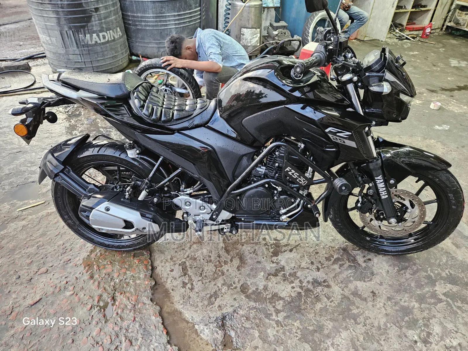 ইয়ামাহা এফজেড ২০২৬ কালো