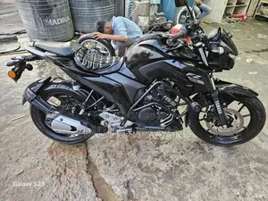 ইয়ামাহা এফজেড ২০২৬ কালো