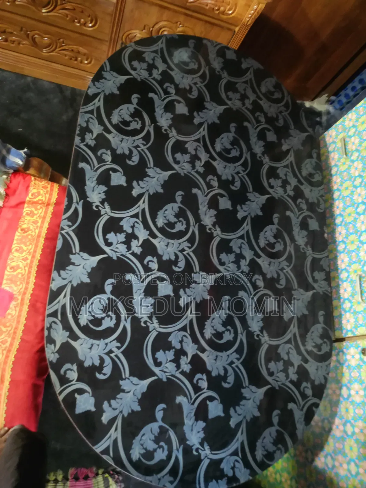 ডাইনিং টেবিল