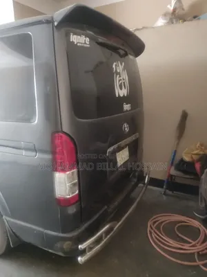 টয়োটা হাইএচ ২০০৪ গ্রে