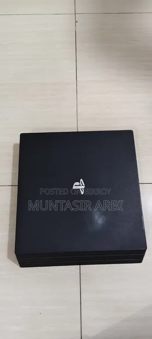 ৩টি কন্ট্রোলার সহ পিএস৪ প্রো বিক্রয়ের জন্য