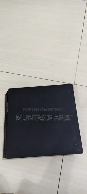 ৩টি কন্ট্রোলার সহ পিএস৪ প্রো বিক্রয়ের জন্য