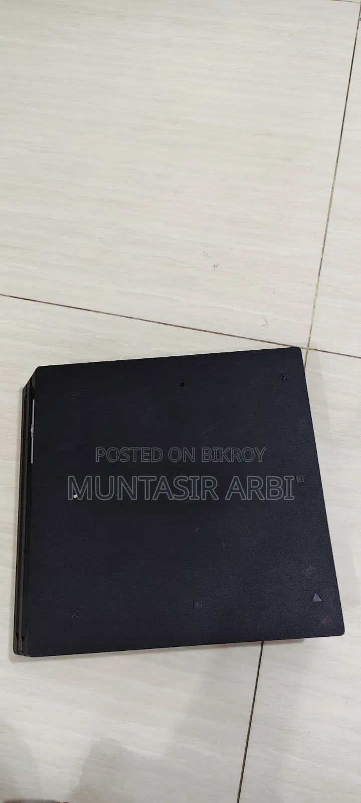 ৩টি কন্ট্রোলার সহ পিএস৪ প্রো বিক্রয়ের জন্য