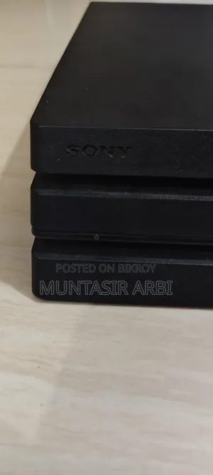 ৩টি কন্ট্রোলার সহ পিএস৪ প্রো বিক্রয়ের জন্য