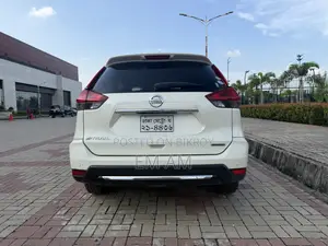 নিসান এক্স-ট্রেইল ২.০ হাইব্রিড এফডব্লিউডি ২০১৮ পার্ল