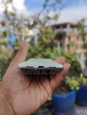 মোবাইল ফোন ৮ জিবি সাদা