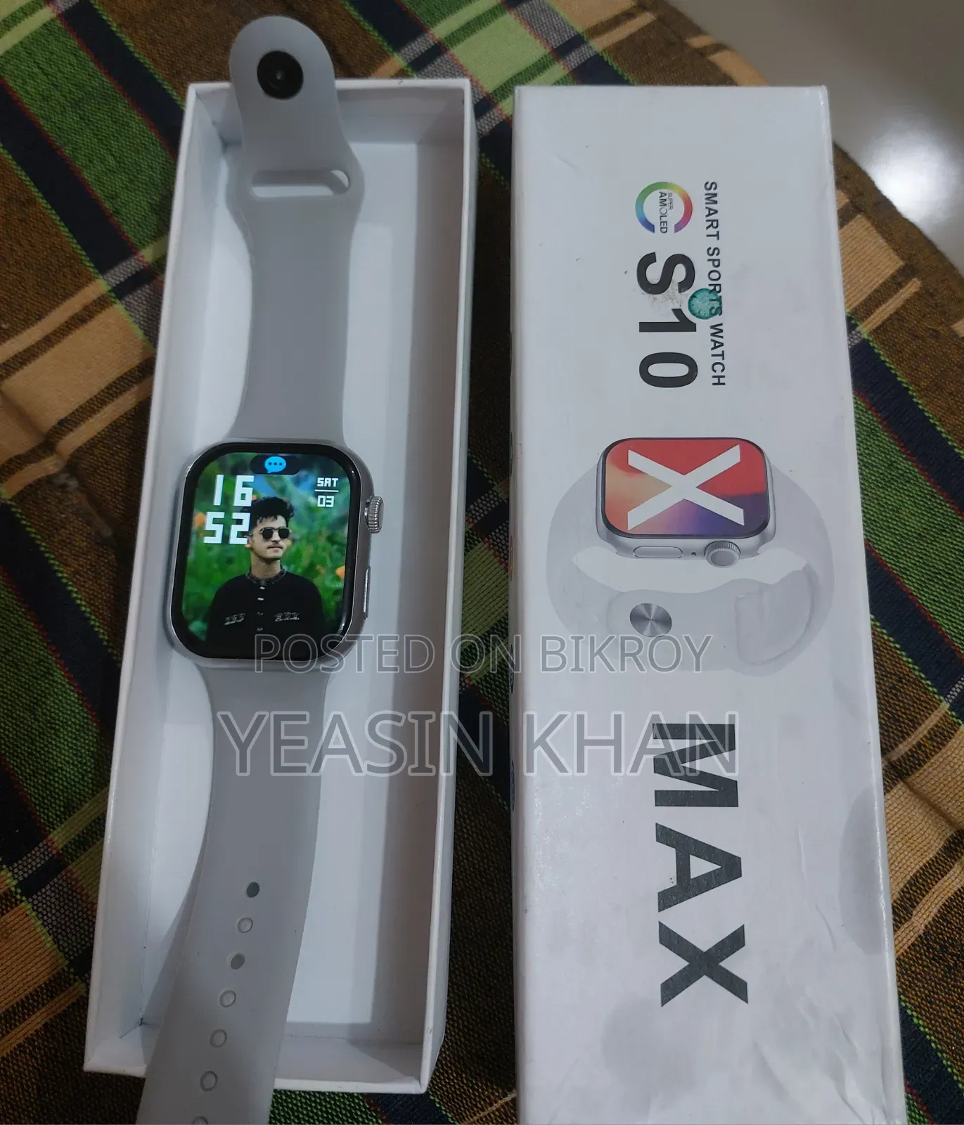 This is a smart watch with a wonderful AMOLED display