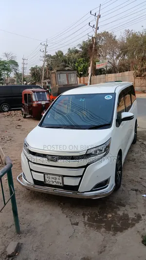 টয়োটা নোয়া ২০১৫ পার্ল