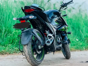 সুজুকি জিক্সার ২০২৫ ব্ল্যাক