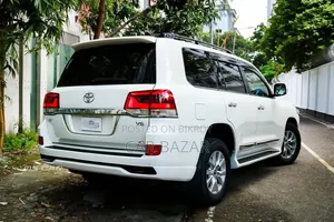 টয়োটা ল্যান্ড ক্রুজার ৪.৫ ভি৮ ভিএক্সআর ২০১৬ পার্ল