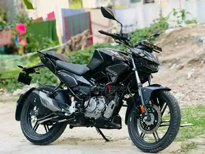 হিরো এক্সট্রিম ১২৫আর ২০২৫ কালো