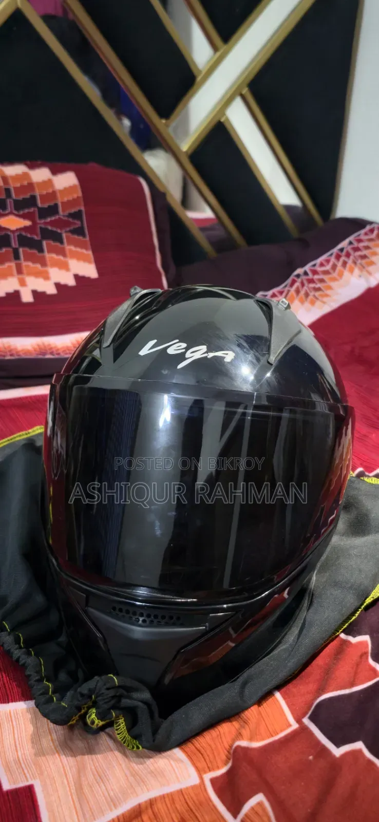 Vega Bolt Solid Gloss Black