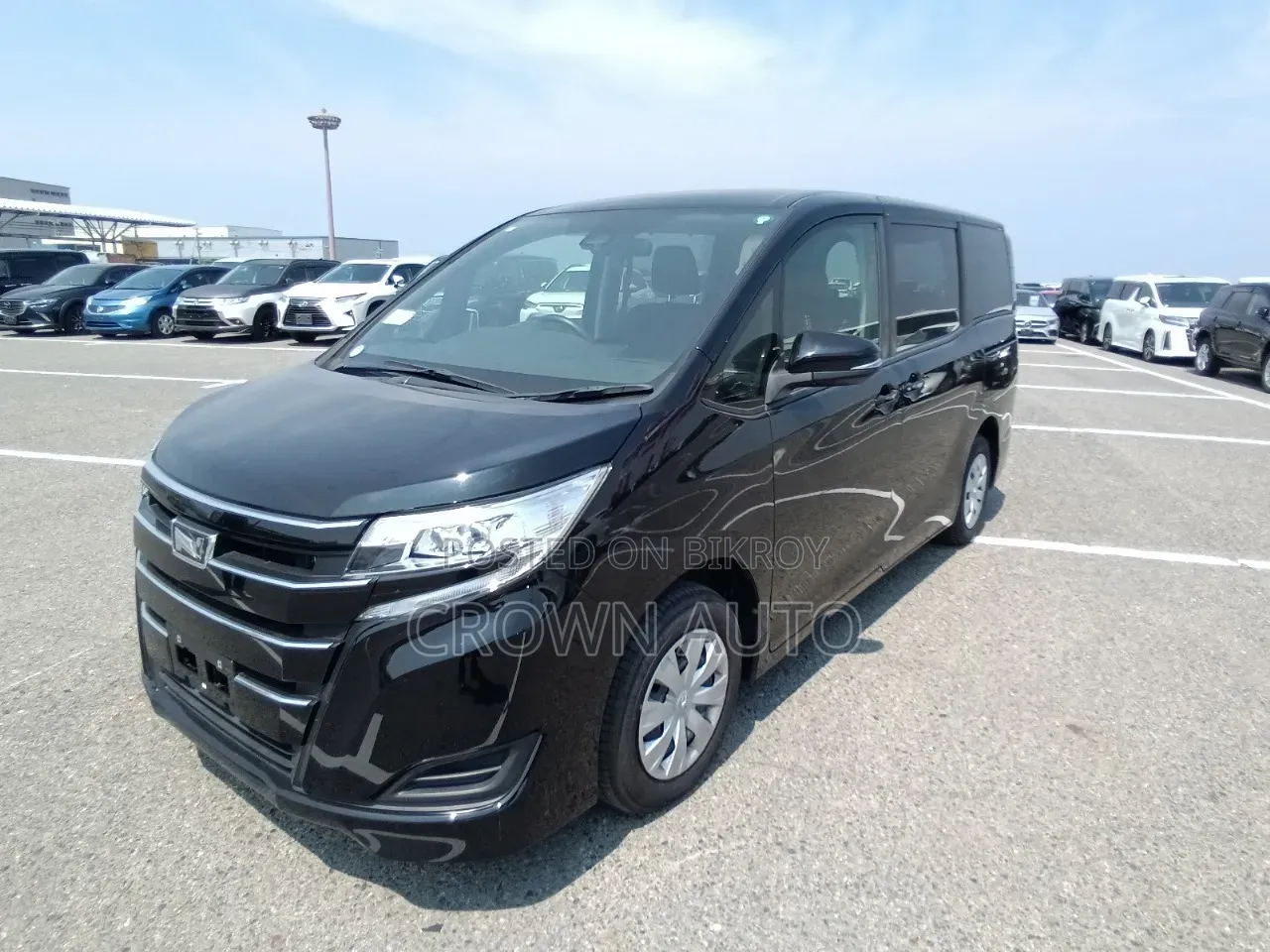 Toyota Noah 2.0 Front-Wheel Drive (8 Seater) 2021 Black