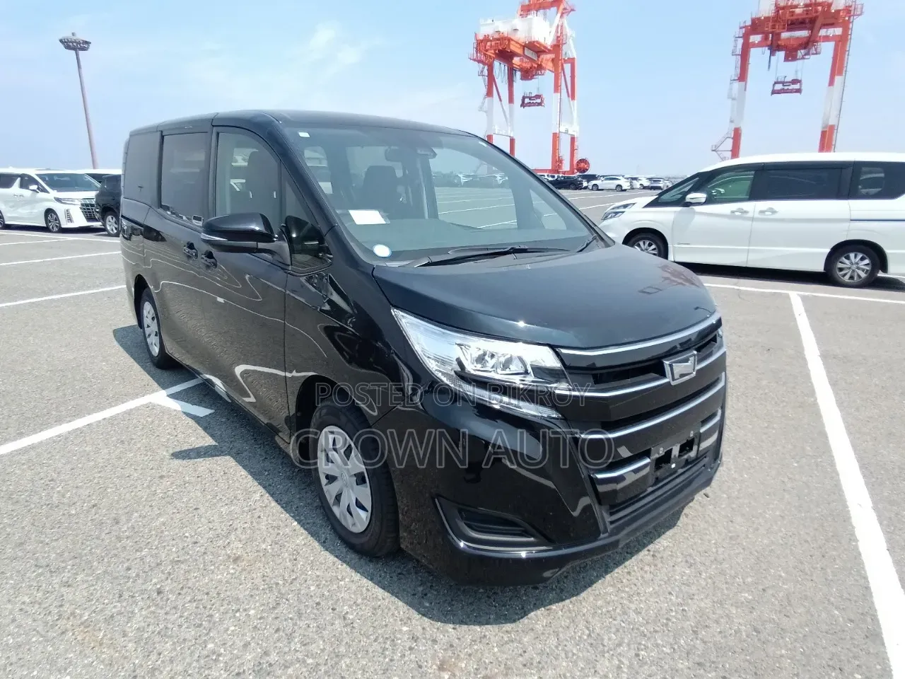 Toyota Noah 2.0 Front-Wheel Drive (8 Seater) 2021 Black