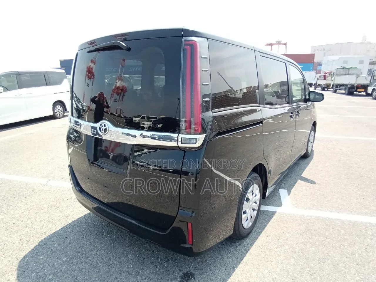 Toyota Noah 2.0 Front-Wheel Drive (8 Seater) 2021 Black
