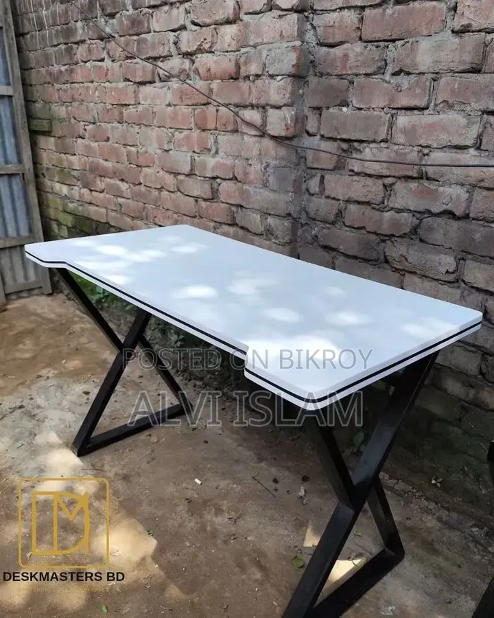 Premium Frame Table