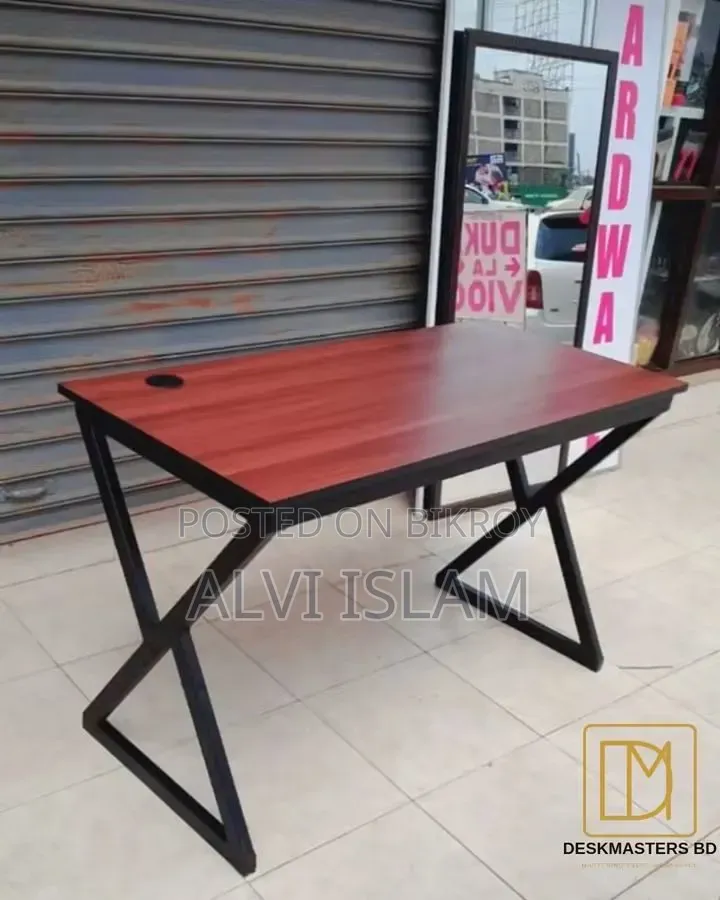 Premium Frame Table