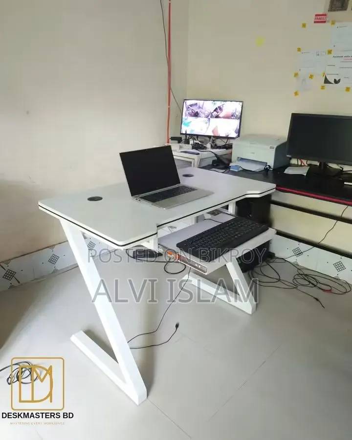 Premium Frame Table