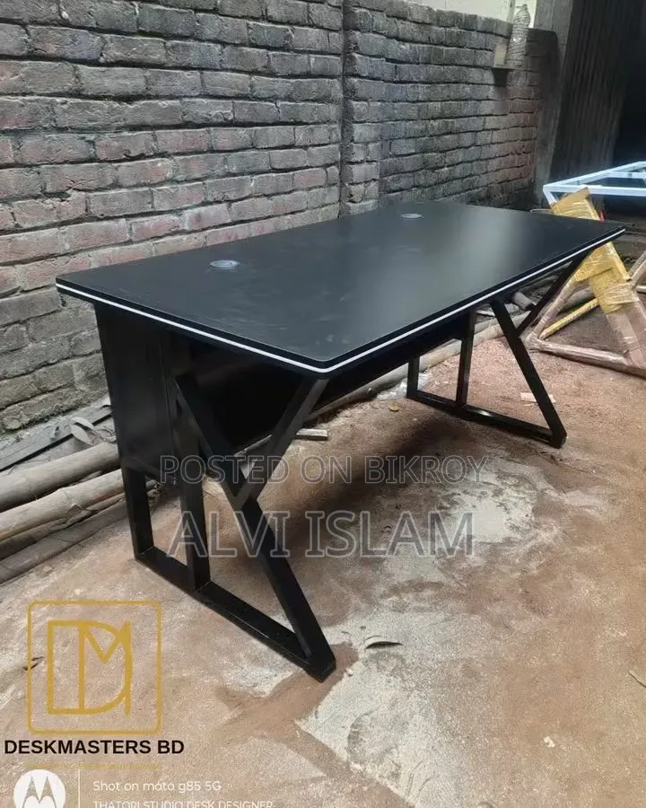 Premium Frame Table