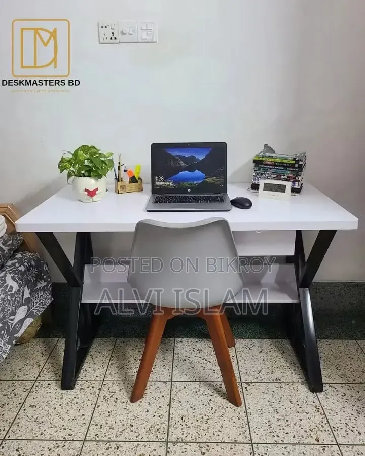 Premium Frame Table