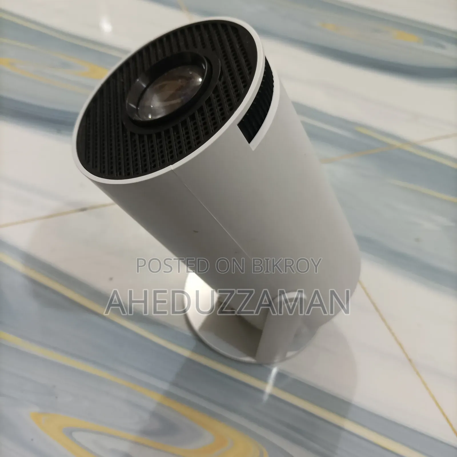 Hy 300 LCD Projector