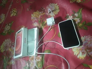 Apple iPhone 12 64 GB Red