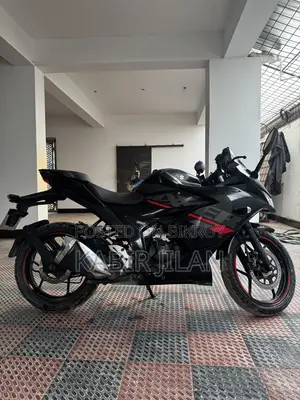 সুজুকি জিক্সার এসএফ ২০১৯ ব্ল্যাক
